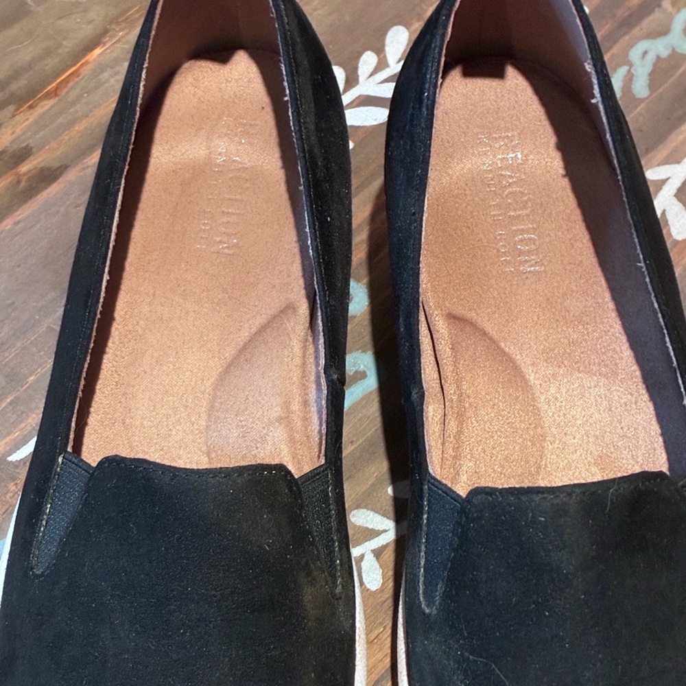 Reaction Kenneth Cole Women’s Black Suede Fabia Double Gore Slip On, Size 6.5 - Picture 11 of 12